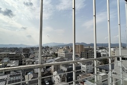 西の山並みが望めます
